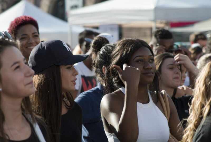 femmes foule kléber