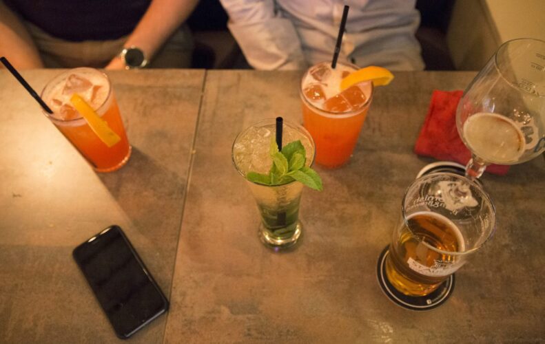 bar cocktail alcool