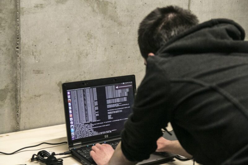 geek code informatique hacker ordinateur numérique