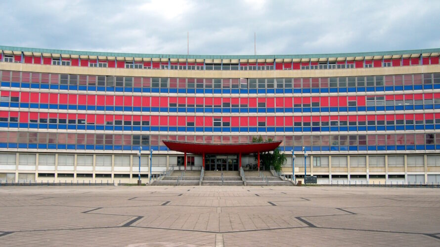 Absolute_Faculte_de_droit_01