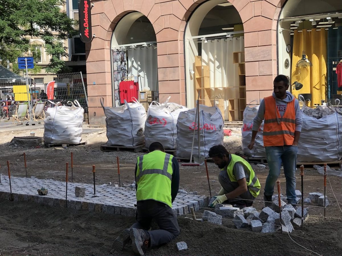 Les Premiers Pavés De La « Nouvelle » Rue Du 22 Novembre Ont été Posés ...