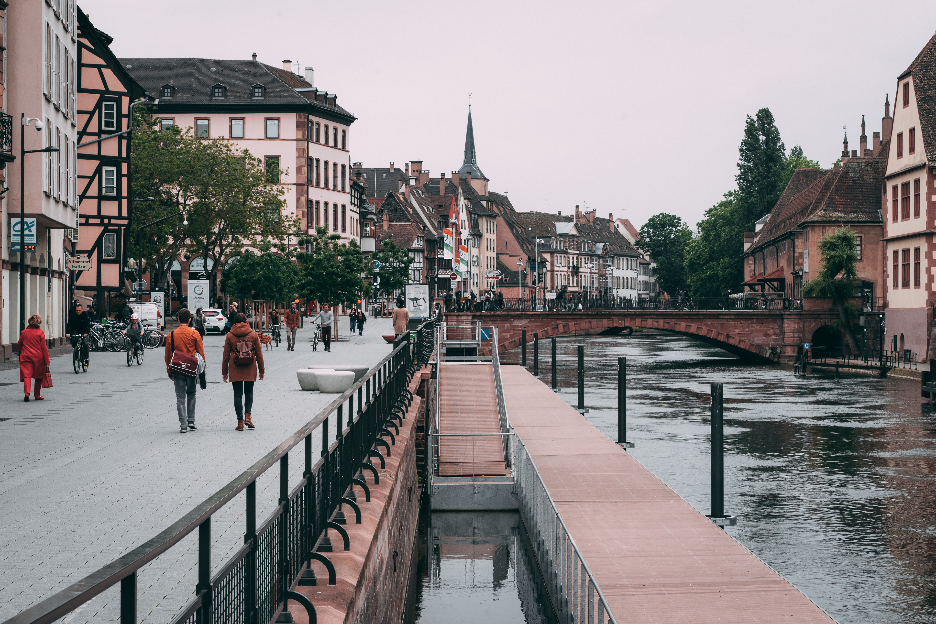 rue quai des bateliers strasbourg pont du corbeau