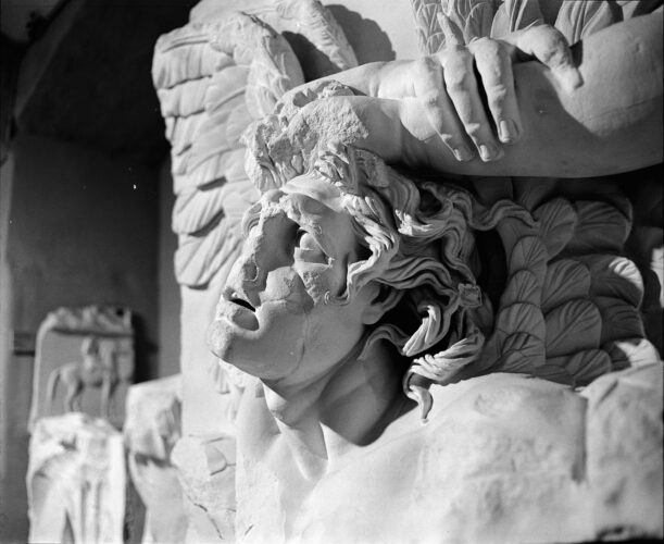 bas relief du moulage « Grand Hôtel de Pergamme