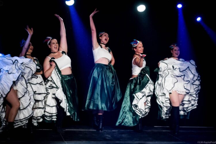 © LM – KaptaProd + La Clandestine + French Cancan