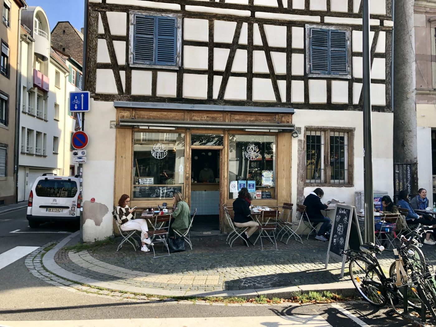 Devanture Café bretelles Krutenau