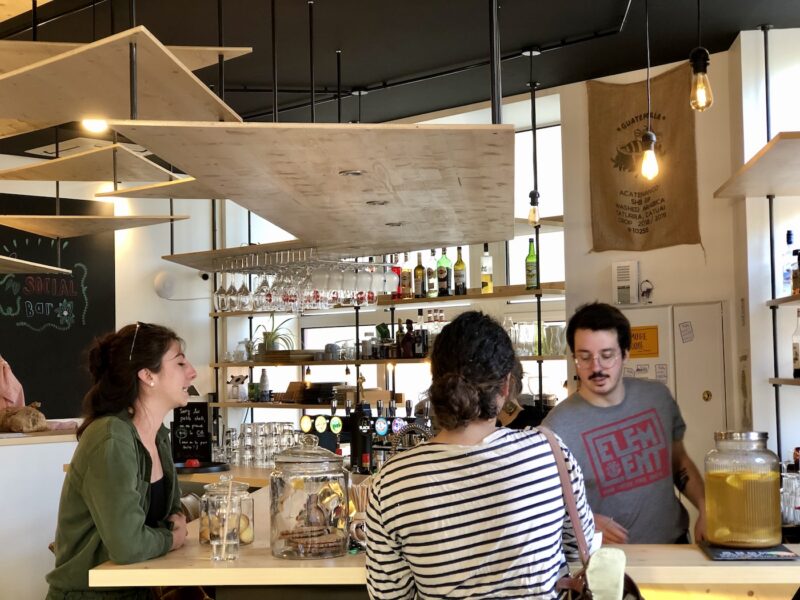 inteieur social bar