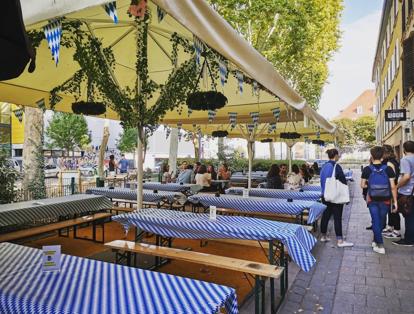Wawa + Oktoberfest 2020 + krutenau + terrasse + bière