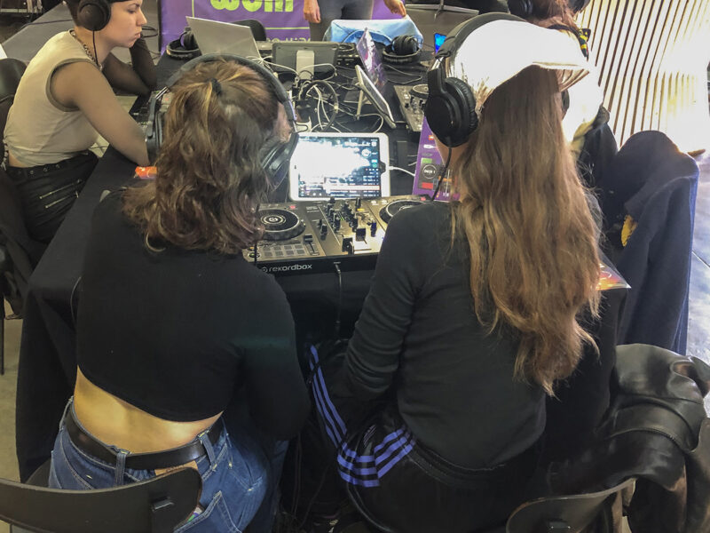 wom.x DJ mix musique