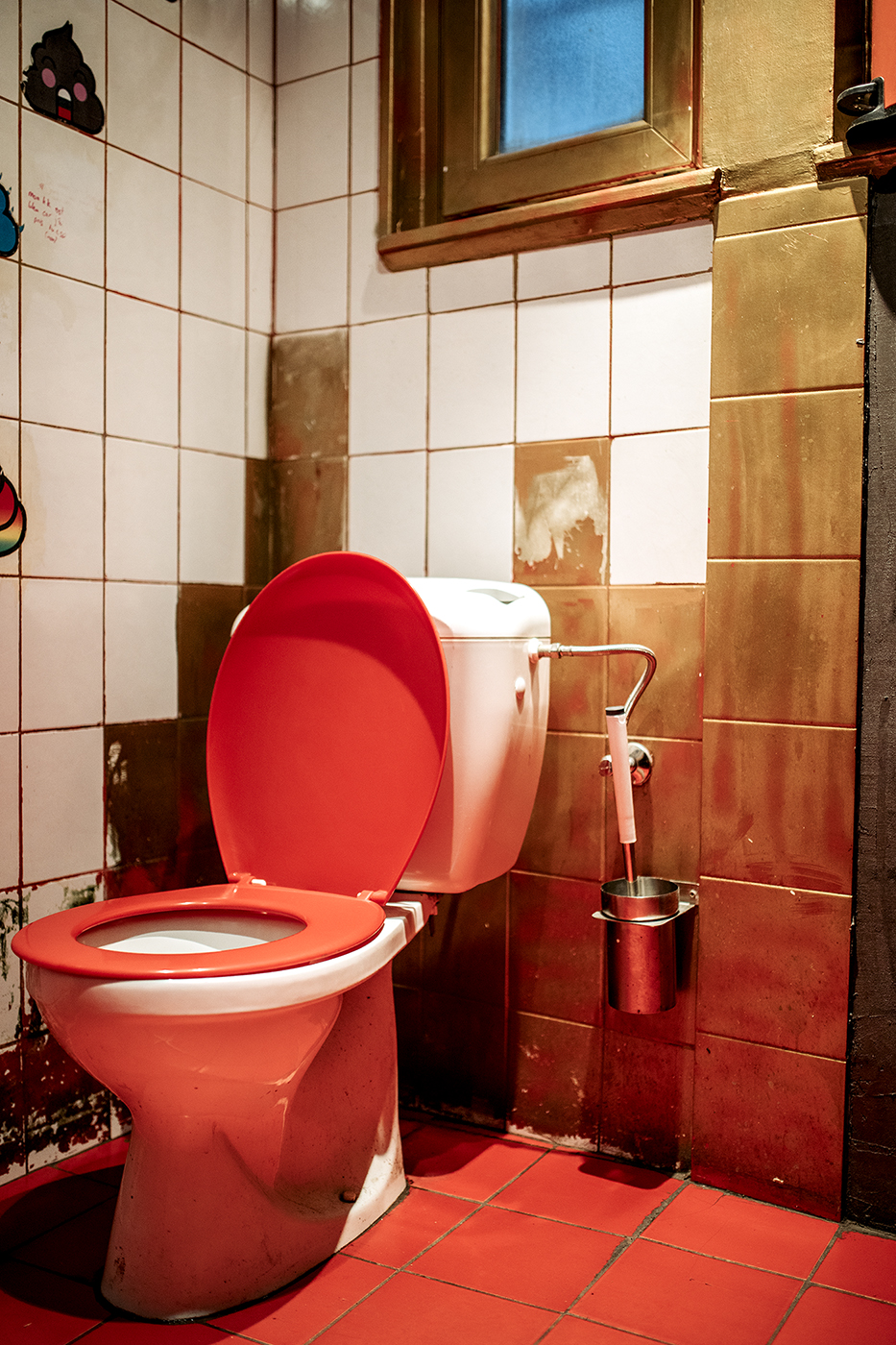 Insolite : des toilettes bouchéespar des billets de 500 euros en Suisse