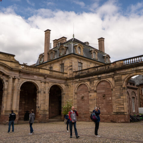 intérieur cour palais rohan