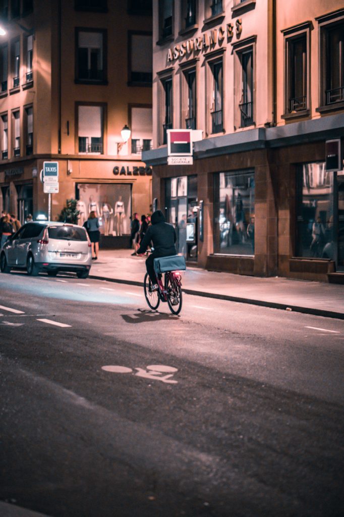 cycliste nuit rue