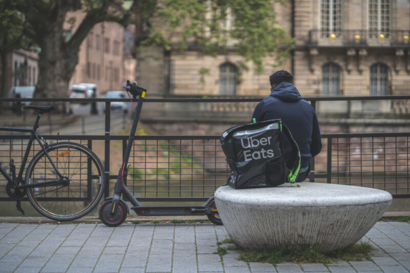 livreur uber eats