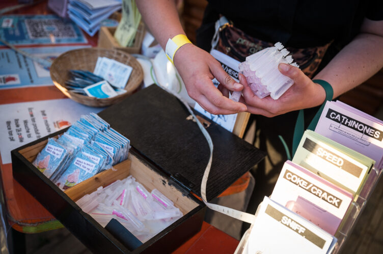 association Ithaque  drogues sensibilisation stand