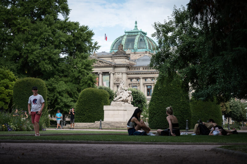 Strasbourg été place de la république chill