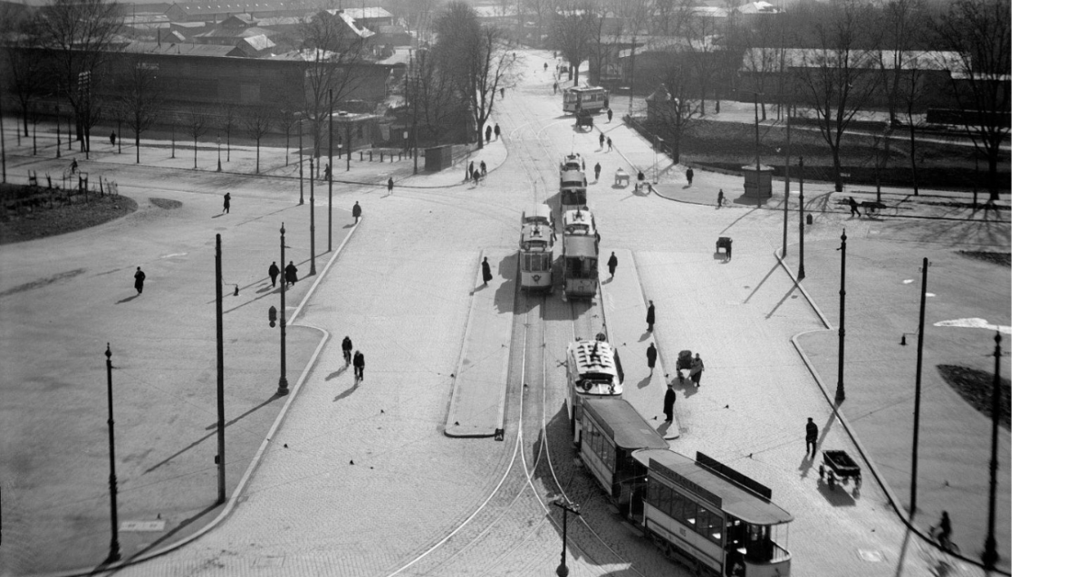 Place de la Bourse par le photographe Lucien Blumer vers 1930