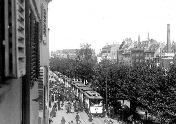 Quai des bateliers autour de 1930 par le photographe Lucien Blumer