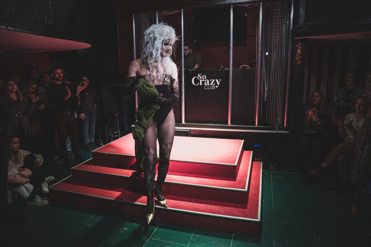 Drag show performance Maylen Khôlya