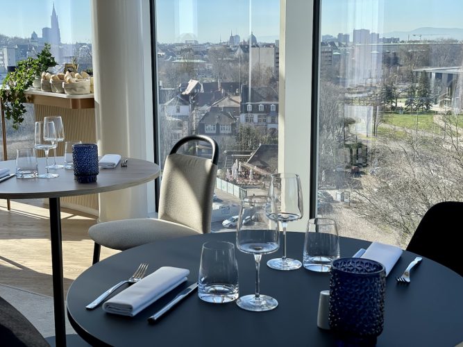 L&rsquo;archipel bar restaurant Skyloungebar