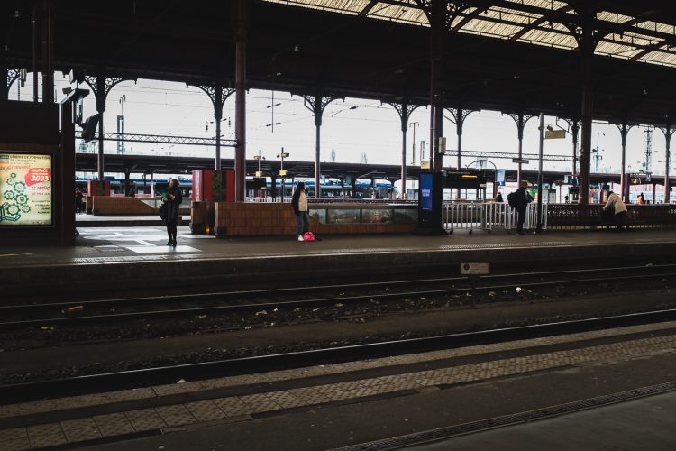 Gare de Strasbourg Attente Train Voyage