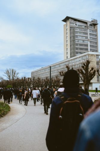manifestation retraite démocratie université étudiant