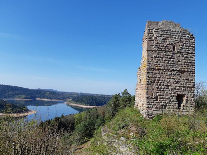 Chateau de Salme pierre percée Lorraine tourisme