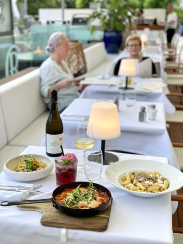restaurant éphémère Myrto cocktails plat Méditerranéen