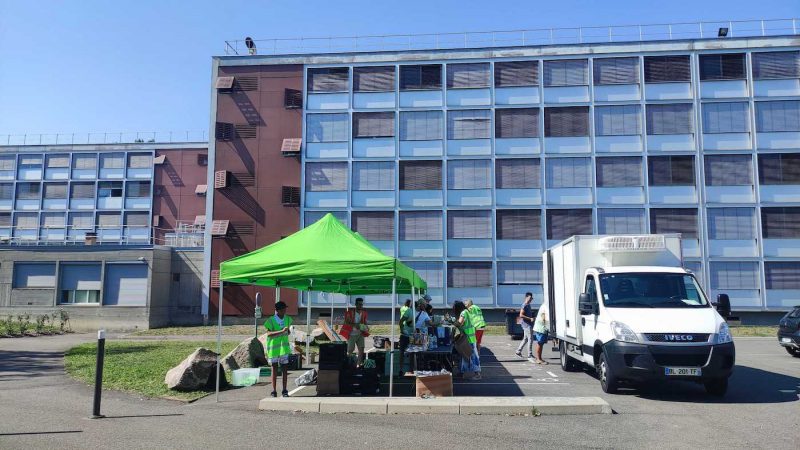 distribution étudiants les Compagnons de l&rsquo;Espoir
