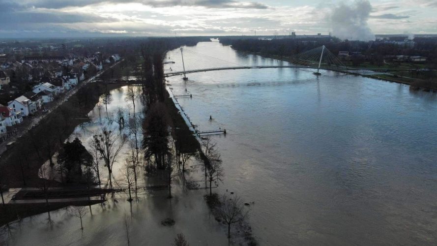 deux rives inondées Rhin crue