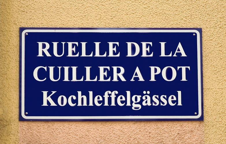 1128px-Strasbourg-Ruelle_de_la_Cuiller-à-Pot-Plaque_bilingue