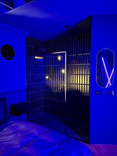 Love room Strasbourg blue shades