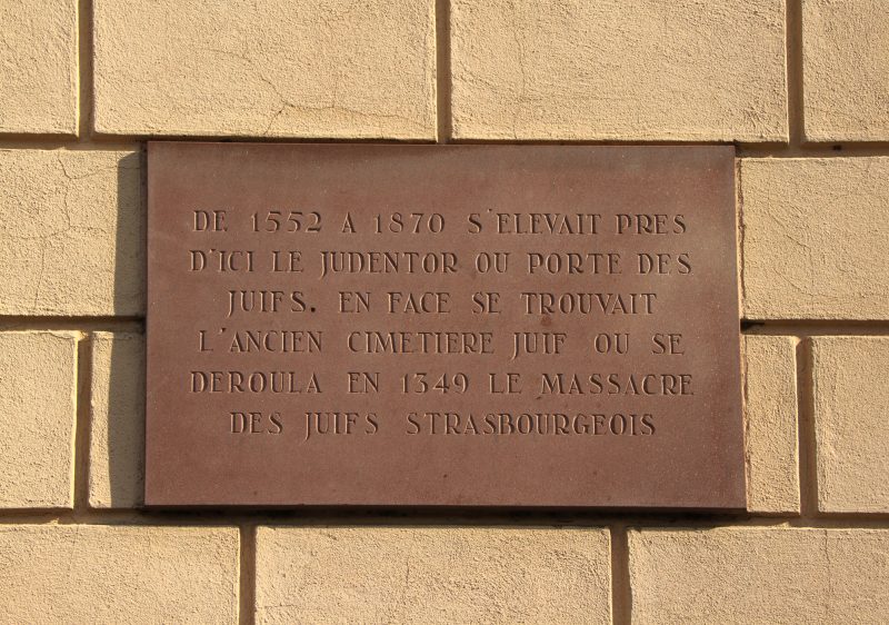 Strasbourg_plaque_mémorielle_du_massacre_des_juifs_de_1349(1)