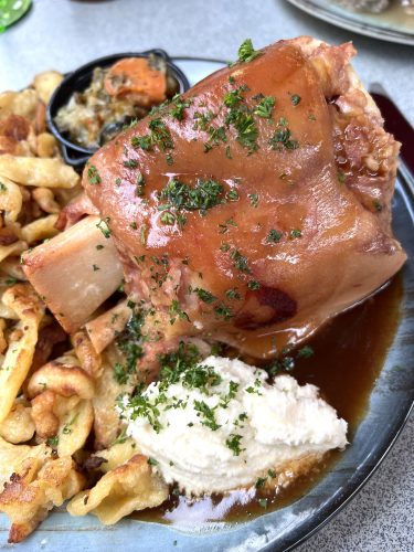 Flammen&rsquo;Truch terrasse tarte flambée weadele choucroute poisson