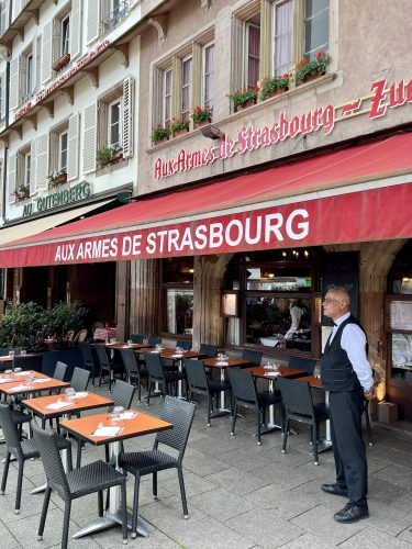 Les armes de Strasbourg Gateau dessert bouchée à la reine restaurant traditionnel