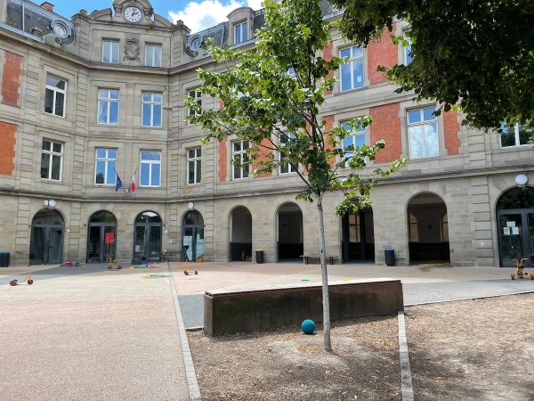 cours d&rsquo;école ombre été