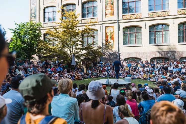 farse spectacle hear gadoue art de rue