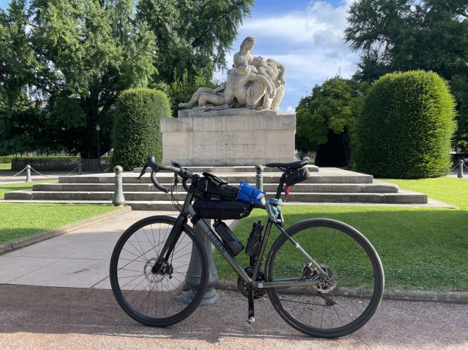 Vélo devant République