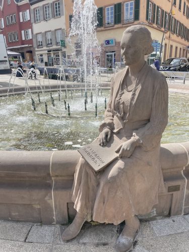 Statue Saverne Louise Weiss