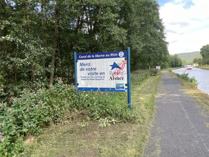 Piste cyclable canal Marne au Rhin