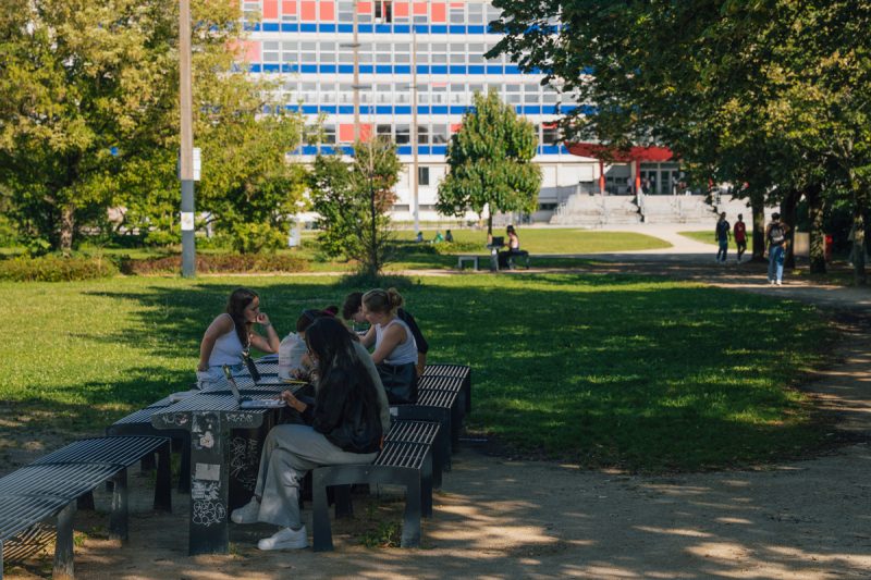 Etudiants campus esplanade 2