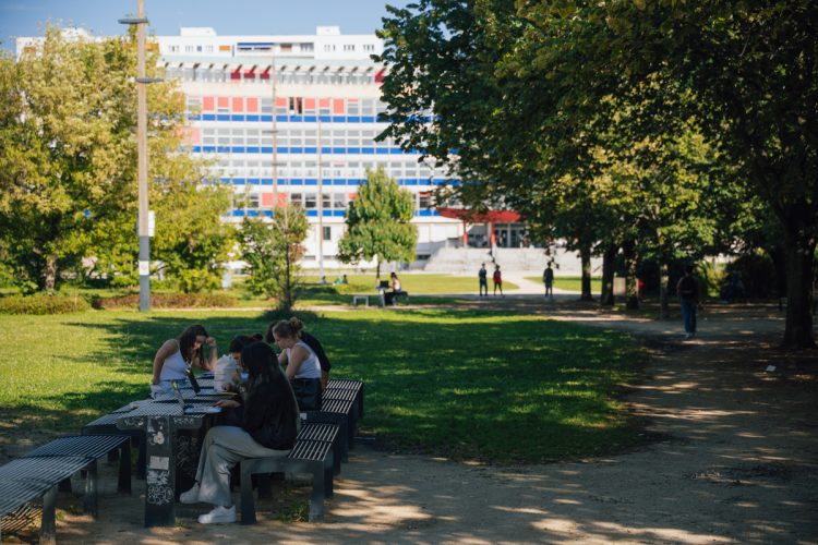 Etudiants campus esplanade