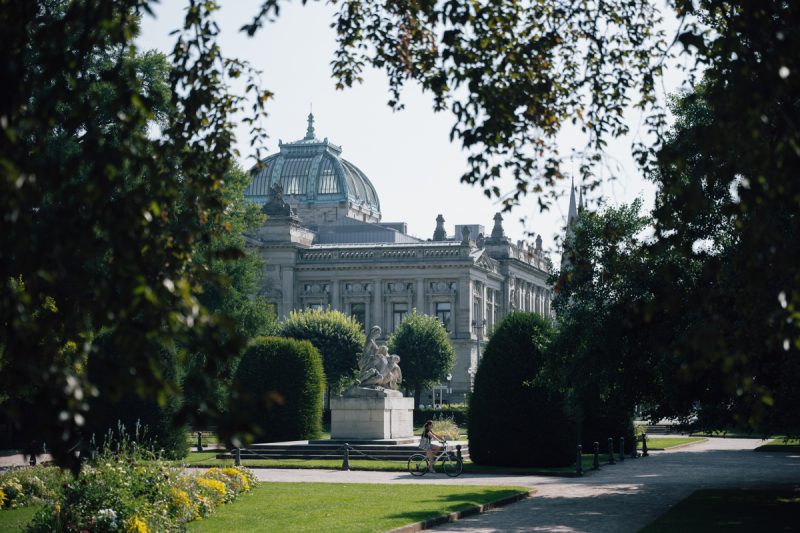Place de la République 10
