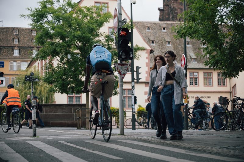 Vélo Place du Corbeau 2