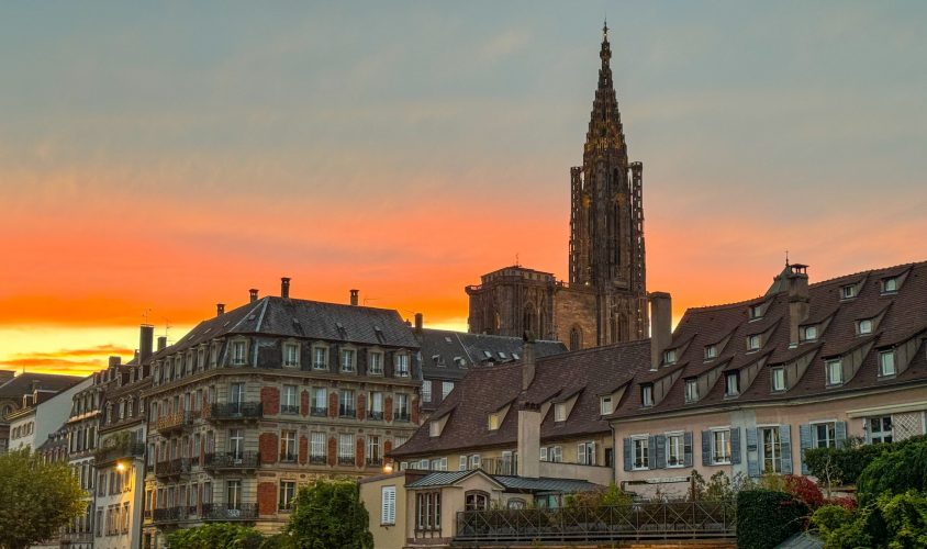 Cathédrale coucher de soleil automne quais