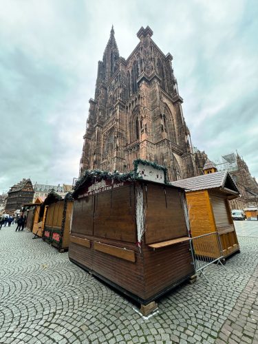 Cathédrale jour marché de Noël