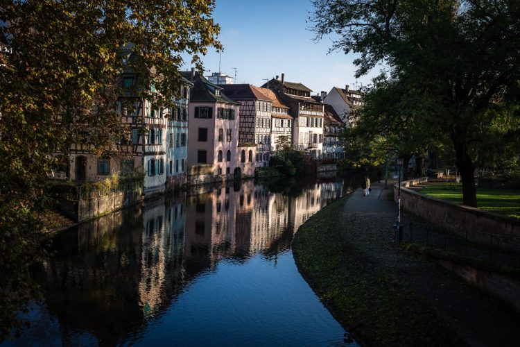 éclusier écluse VNF transport fluvial péniche Strasbourg Ill canal canaux