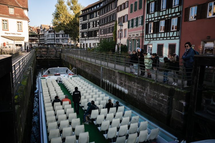 éclusier écluse VNF transport fluvial péniche Strasbourg Ill canal canaux