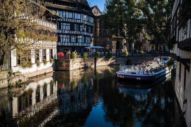 éclusier écluse VNF transport fluvial péniche Strasbourg Ill canal canaux