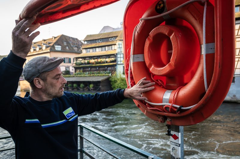 éclusier écluse VNF transport fluvial péniche Strasbourg Ill canal canaux