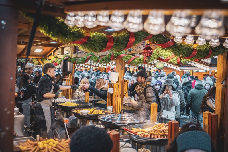Marché de Noel 2024 chalet de nourriture place Kléber