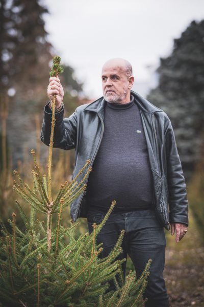 Jean-Georges SAEMANN avec sapin de noel à la pépinière de Valentin Spieler à Haguenau